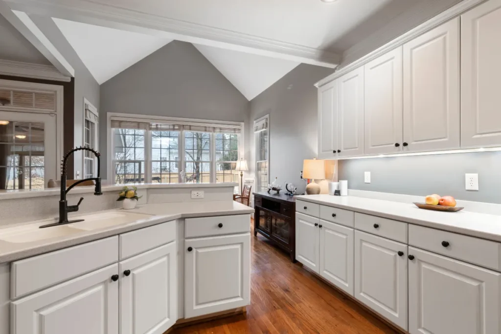 Common Reasons Homeowners in Gilbert, AZ Avoid Lowe’s Kitchen Cabinets During Renovations