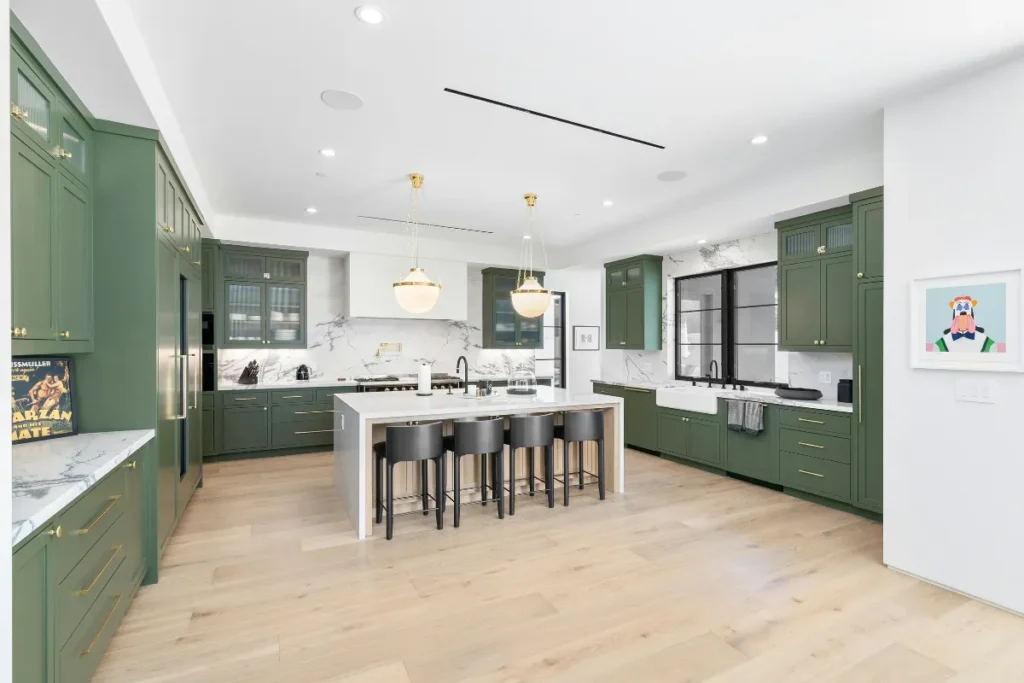 The Appeal of Lowe’s Kitchen Cabinets: An Overview